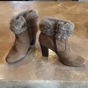 Dana Buchman women’s boots